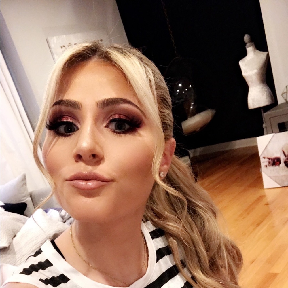 Meet your Posher, Sabrina